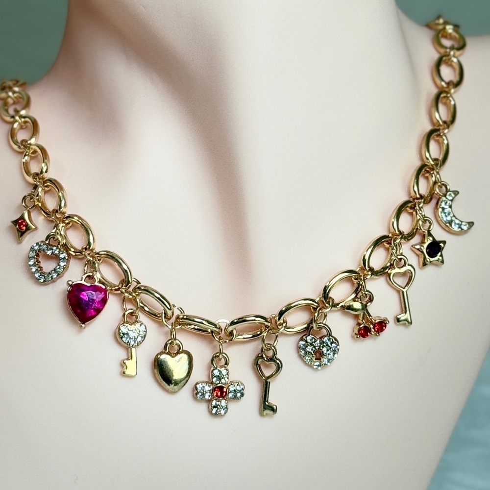 ⚜️💕 Gold Charm Necklace with Charms - Picture 6 of 6